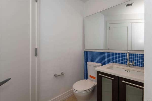 1 bed, 2 baths, 920 sqft, $2,950, Unit 209