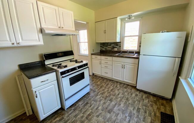 853-855 Ballard SE