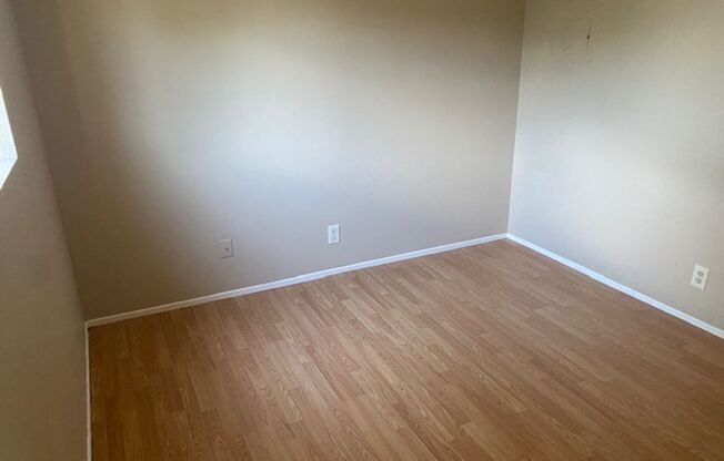 1 bed, 1 bath, 576 sqft, $950, Unit 04