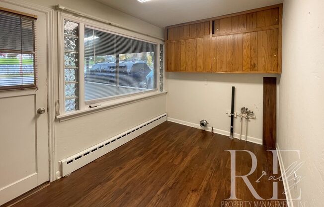 2 beds, 1 bath, $2,275