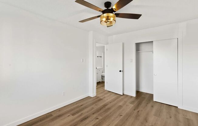 2 beds, 1 bath, $947, Unit 3909-52