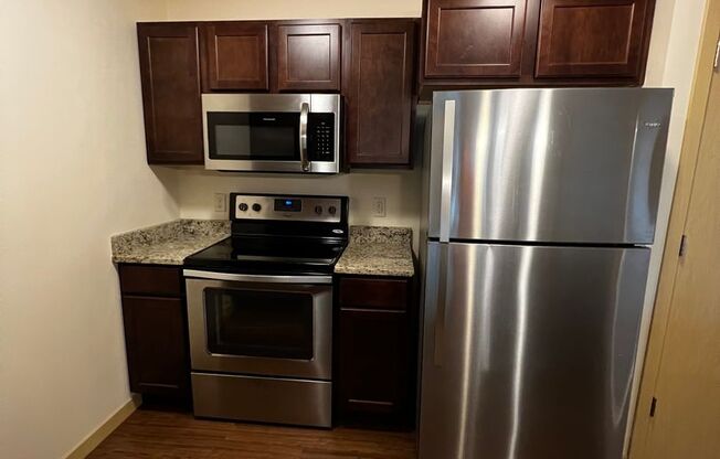 1 bed, 1 bath, 756 sqft, $1,385, Unit 4320-212