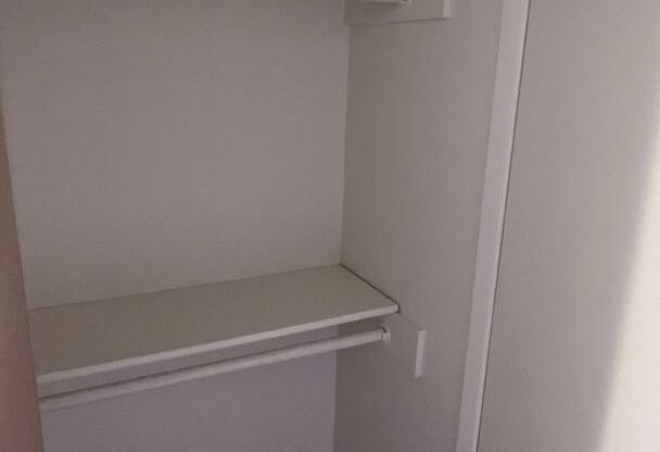 Studio, 1 bath, 350 sqft, $895, Unit 204