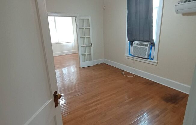 2 beds, 1 bath, 800 sqft, $799