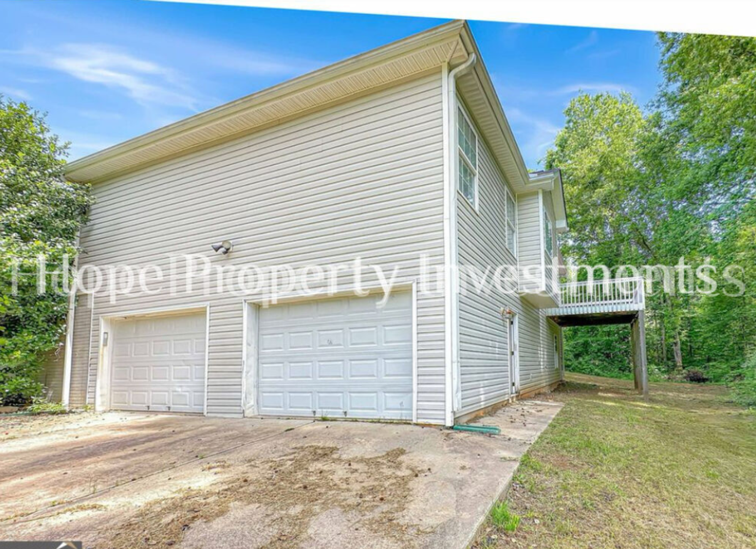 NEWNAN- 80 Corn Crib Dr 3/2 with basement.