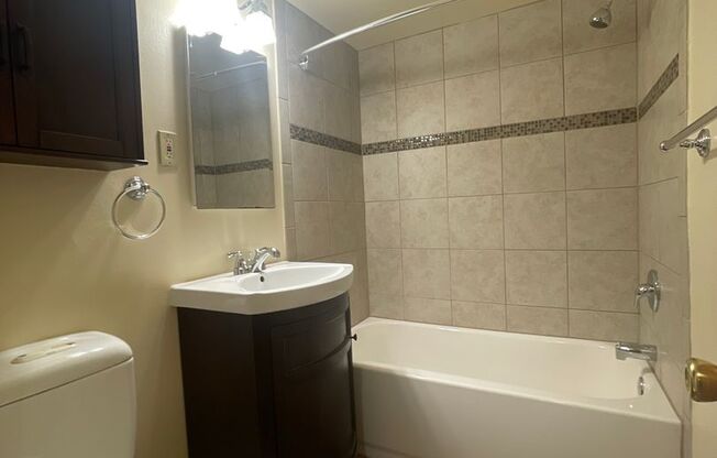 2 beds, 1 bath, 908 sqft, $1,495, Unit 108