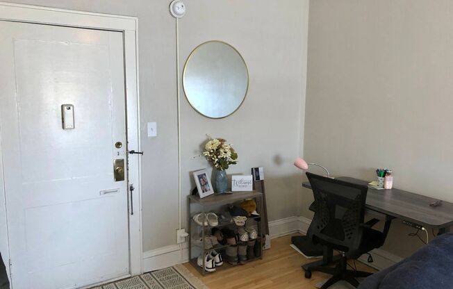 1 bed, 1 bath, 700 sqft, $1,195, Unit 205