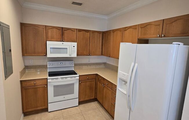 READY TO MOVE IN 2 BEDROOM 2 BATH CONDO IN WINDERMERE