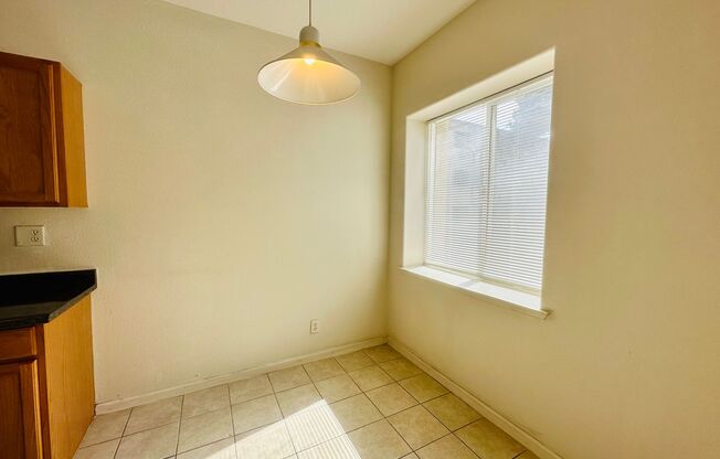 Studio, 1 bath, 450 sqft, $1,550