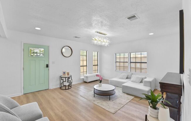 BEAUTIFUL HOME IN HOUSTON. MOVE IN READY!.