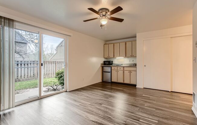 Studio, 1 bath, 350 sqft, $925, Unit Unit A