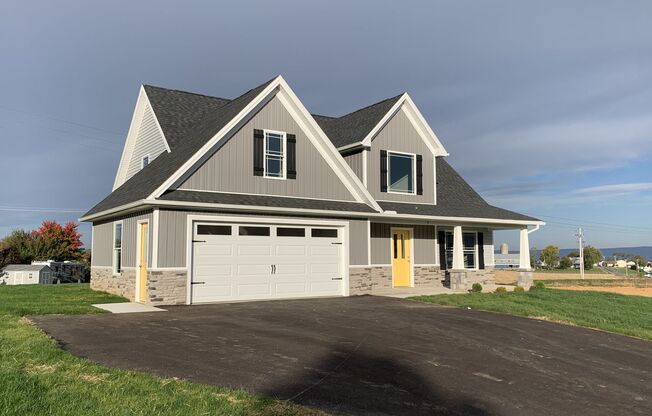 Gorgeous 3 bed, 2.5 bath single family home built in 2022 located in Timberland Estates!!
