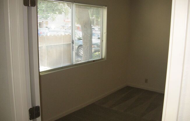 2 beds, 1 bath, 844 sqft, $2,075, Unit 416