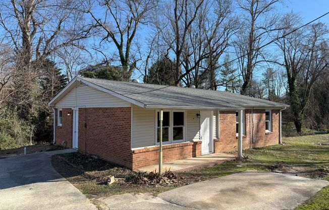 $500.00 of the 1st months rent! 3 Bedroom House, GREAT LOCATION