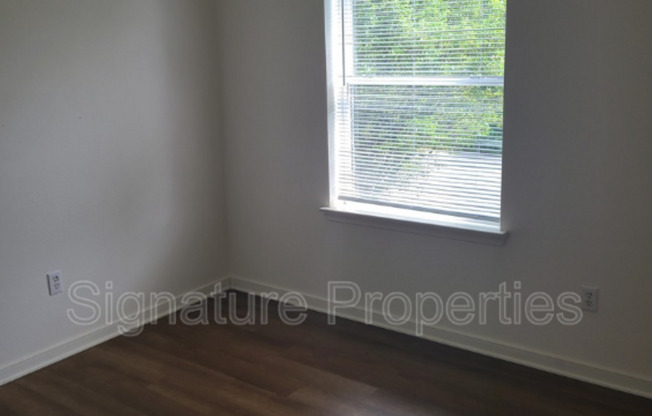 2 beds, 1 bath, $1,200