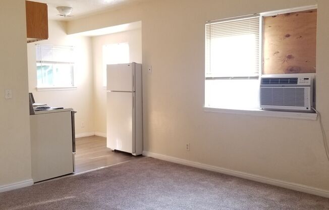 2 beds, 1 bath, 735 sqft, $1,050, Unit A2