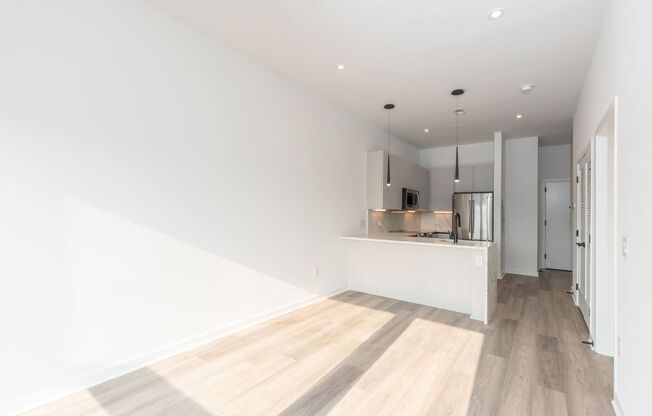 1 bed, 1 bath, 650 sqft, $1,595, Unit 305