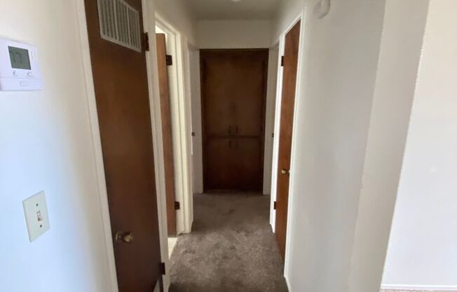 2 beds, 1 bath, $1,250, Unit 518 E. Elm