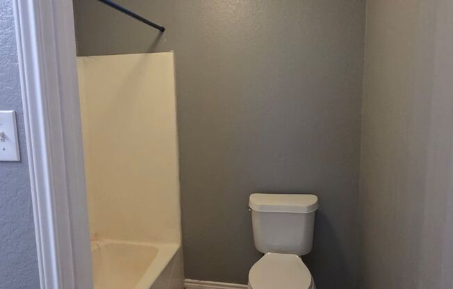 Charming one-story, detached single-family home in Houston offering 3 bedrooms and 1 bath.