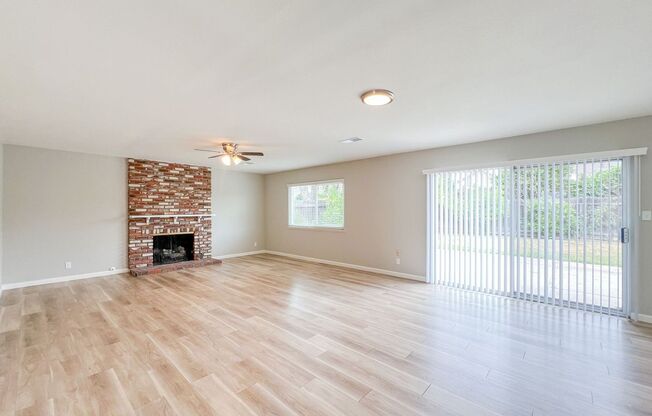 Santa Ana - Gorgeous Interior Remodel 4 bed 2 bath House - Central Air - 2 Car Garage!