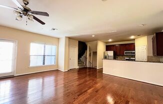 Ready and clean 3 bedrooms in Rice Military/Washington Corridor