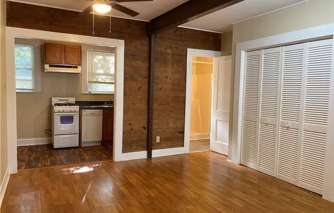 805 E 47th #B - available 2026