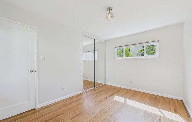 **Bright & Spacious 1BR Near UC Berkeley | Hardwood Floors + Natural Light**