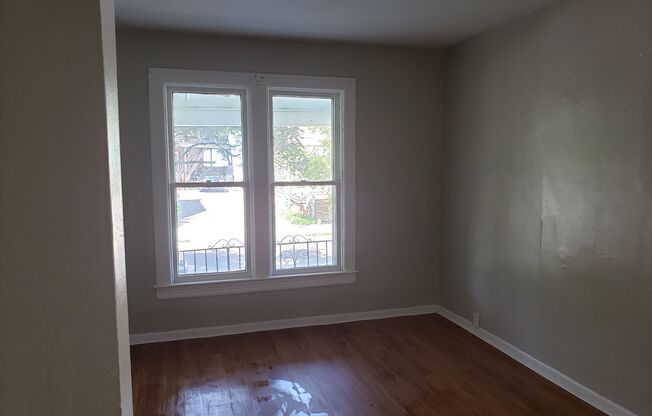 3 beds, 1 bath, $1,299, Unit 1