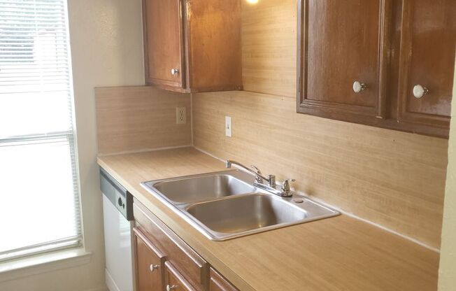 2 beds, 1.5 baths, $1,350
