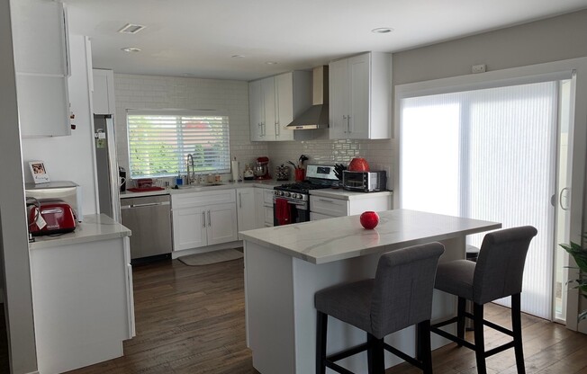 DEL CERRO SINGLE LEVEL DETACHED 3BR/2BA HOME WITH POOL/SPA AND VIEWS!!