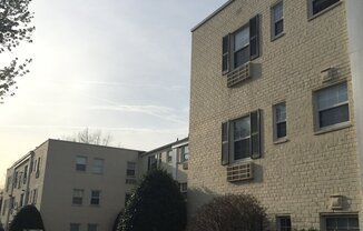 2305 Farrington Ave 303