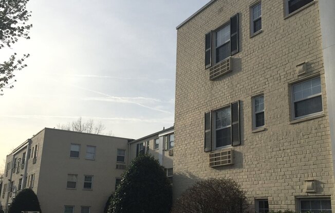 2305 Farrington Ave 303