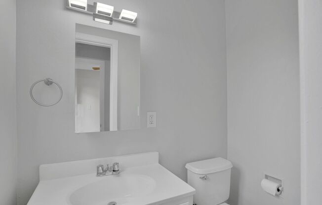 2 beds, 1.5 baths, 805 sqft, $2,095, Unit 15