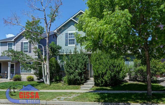 Cute home with engineered hardwood flooring throughout is available now!