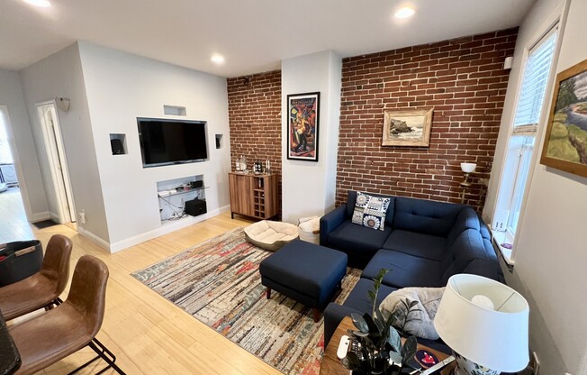 7 DOUGLAS ST