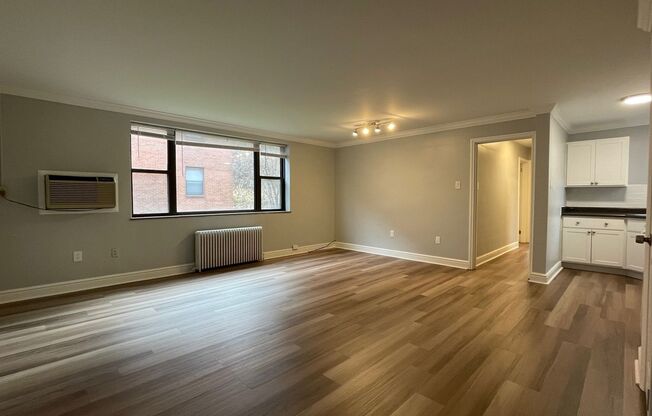 2 beds, 1 bath, 800 sqft, $1,840, Unit 6224 Fifth Ave. #215F
