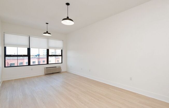 1 bed, 1 bath, 596 sqft, $2,400, Unit 209