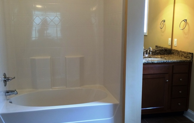 1 bed, 1 bath, 985 sqft, $895, Unit 210