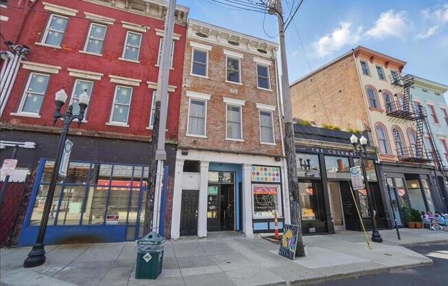 107 W ELDER ST