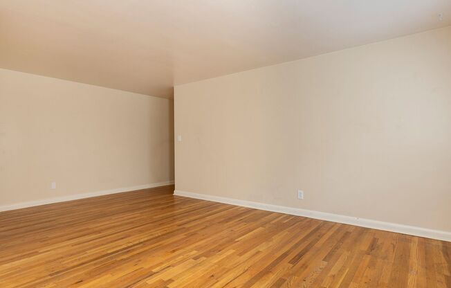 1 bed, 1 bath, 780 sqft, $1,695, Unit Hamrick 204