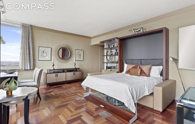 524 E 72 ST