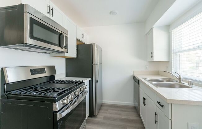 Studio, 1 bath, 499 sqft, $1,948, Unit 20