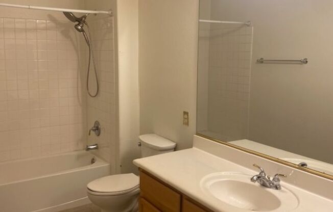 2 beds, 2 baths, $1,795, Unit UNIT 3813