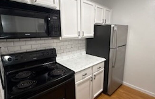 3 beds, 2 baths, 1,147 sqft, $1,875, Unit 11606A