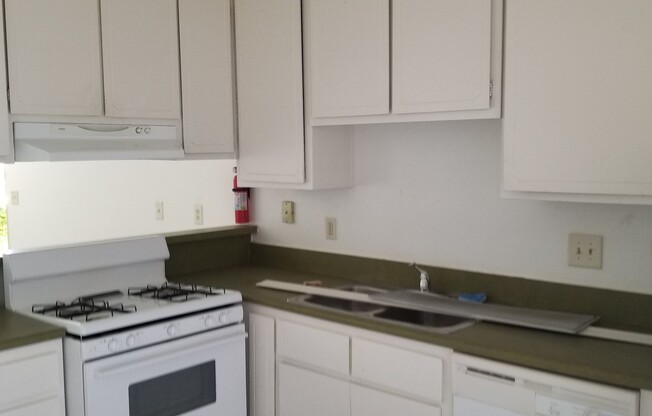 2 beds, 1 bath, 875 sqft, $1,550, Unit #3