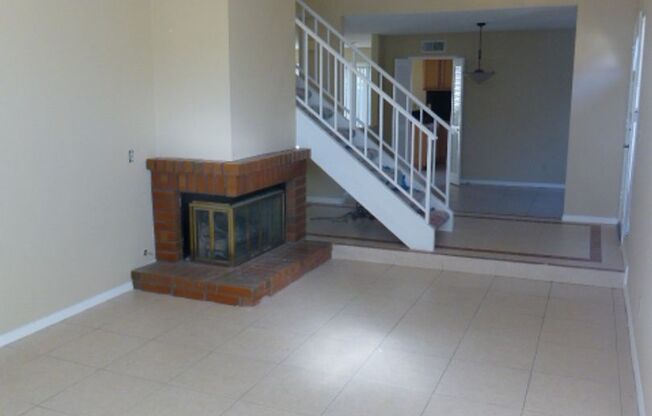 4 Bedroom Home for Rent in Canyon Country!