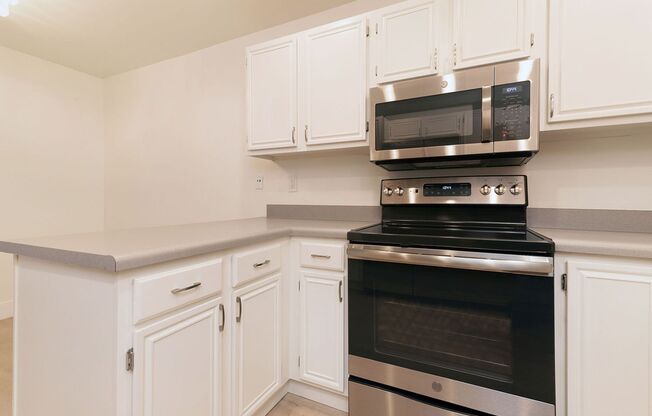 Beautiful 2Bd/2Ba Condo In Gated Community! Call Property Manager For Showing Details