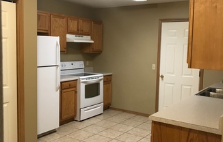 2 beds, 2 baths, 916 sqft, $825