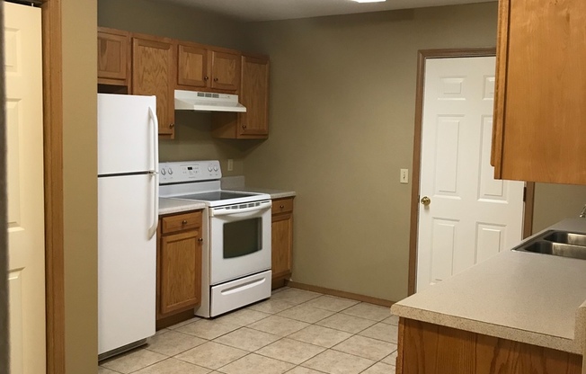 2 beds, 2 baths, 916 sqft, $825