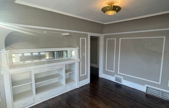 2419-2421 W Keefe Ave. (Duplex)(ACE PROPERTY)